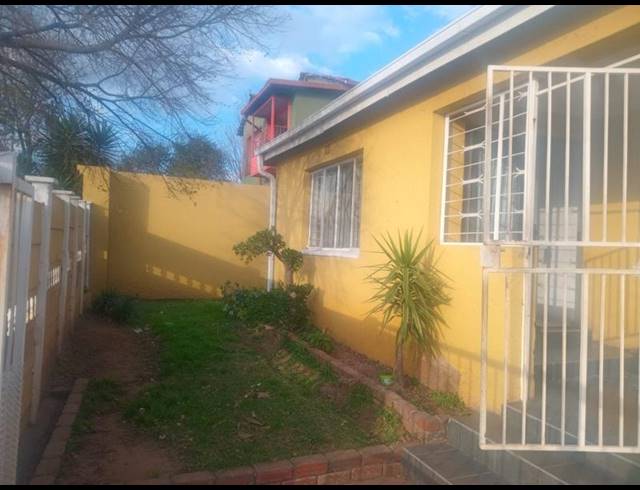 3 BEDROOM HOUSE FOR SALE IN CORONATIONVILLE
